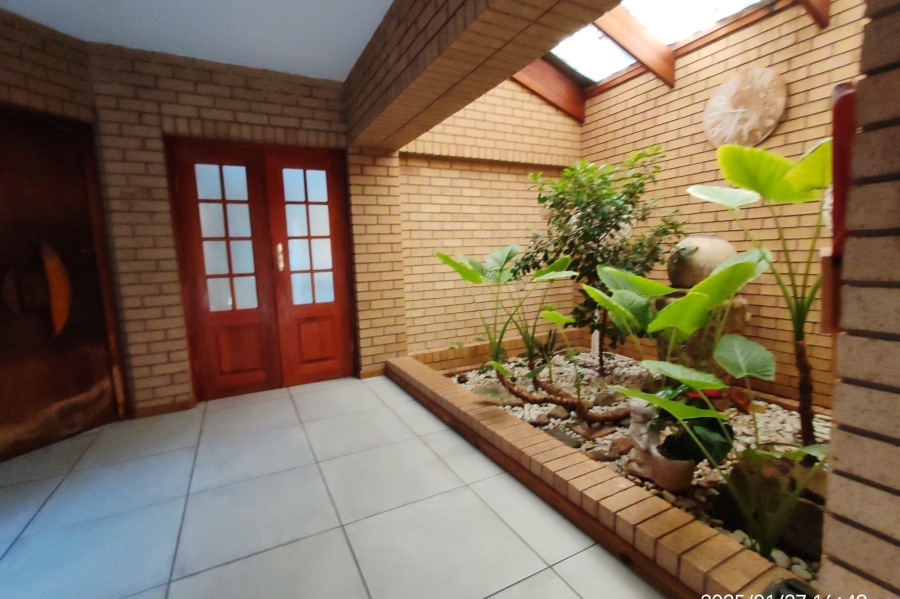 5 Bedroom Property for Sale in Kookrus Gauteng