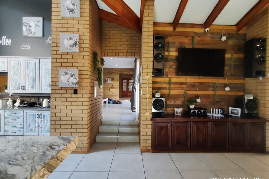 5 Bedroom Property for Sale in Kookrus Gauteng