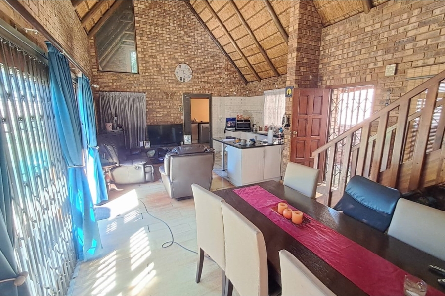 3 Bedroom Property for Sale in Die Hoewes Gauteng