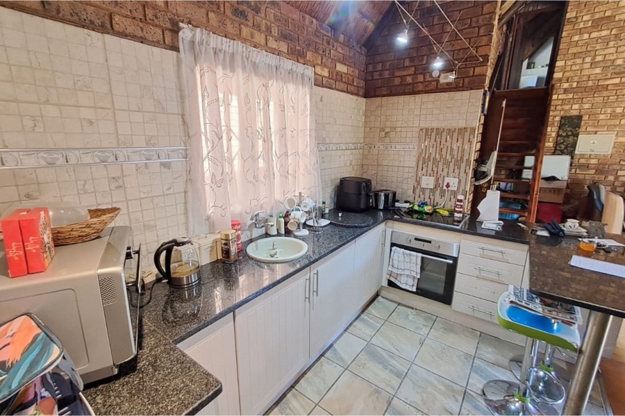 3 Bedroom Property for Sale in Die Hoewes Gauteng