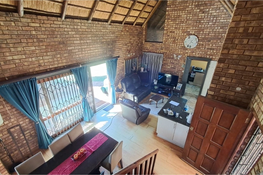 3 Bedroom Property for Sale in Die Hoewes Gauteng