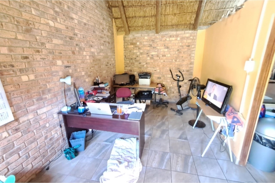 3 Bedroom Property for Sale in Die Hoewes Gauteng