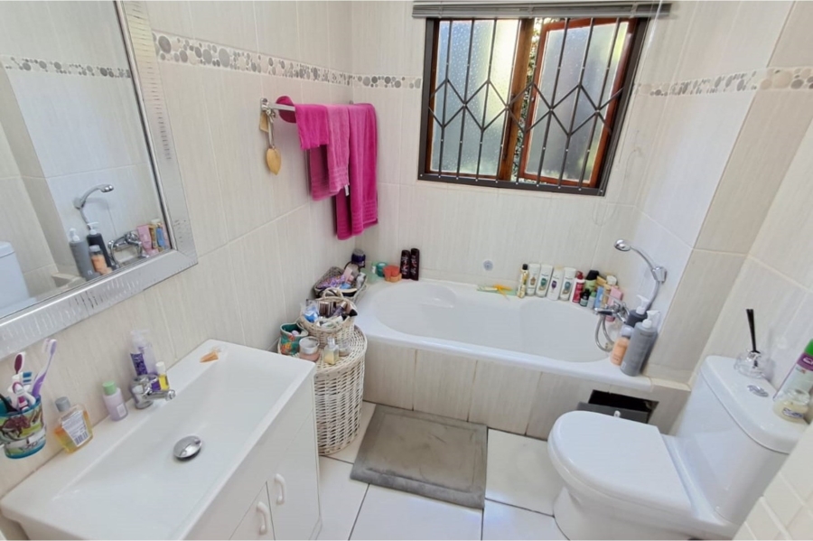 3 Bedroom Property for Sale in Die Hoewes Gauteng