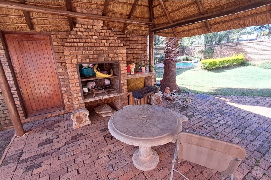 3 Bedroom Property for Sale in Die Hoewes Gauteng