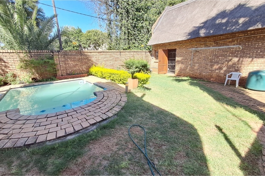 3 Bedroom Property for Sale in Die Hoewes Gauteng