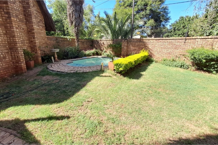 3 Bedroom Property for Sale in Die Hoewes Gauteng