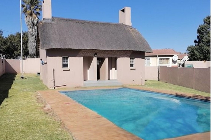 3 Bedroom Property for Sale in Carenvale Gauteng