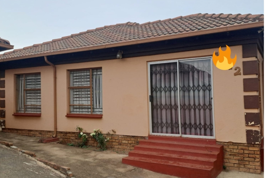 3 Bedroom Property for Sale in Clayville Gauteng