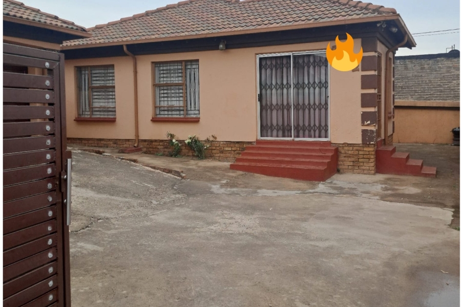 3 Bedroom Property for Sale in Clayville Gauteng