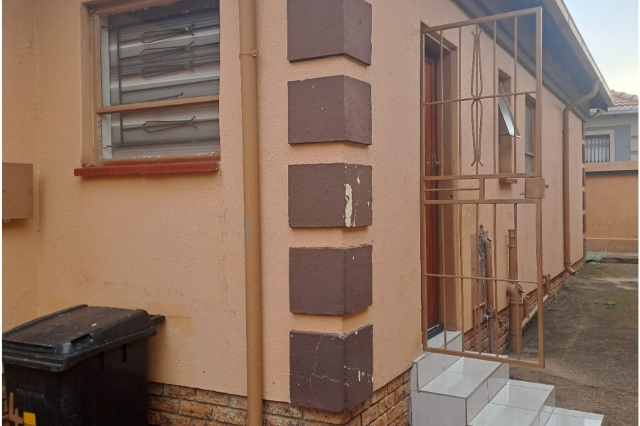 3 Bedroom Property for Sale in Clayville Gauteng