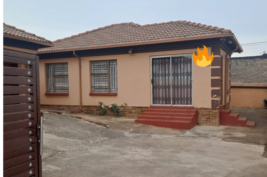 3 Bedroom Property for Sale in Clayville Gauteng