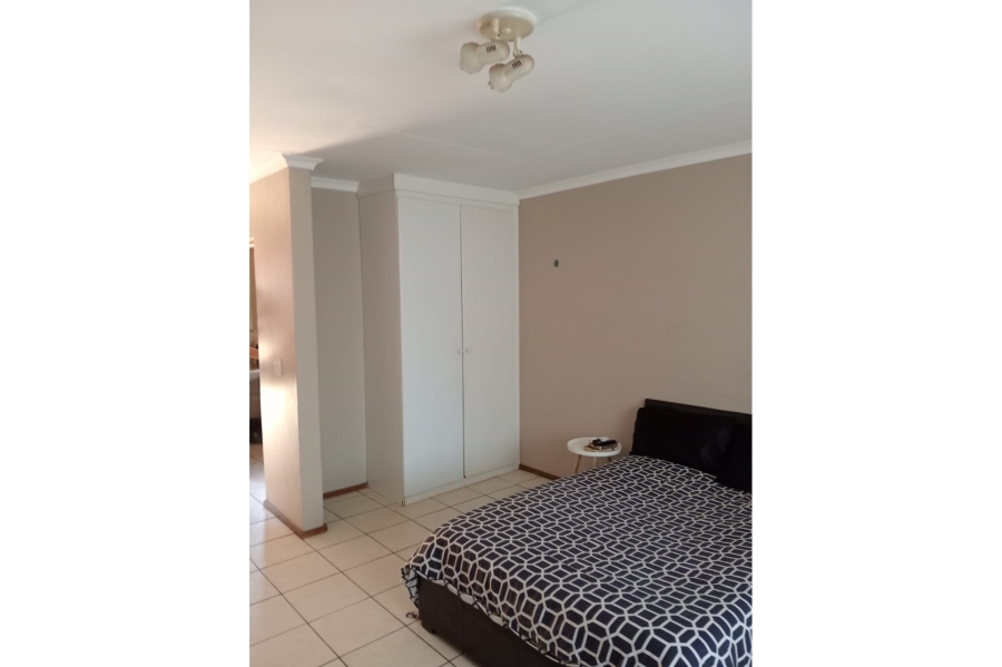 1 Bedroom Property for Sale in Lotus Gardens Gauteng