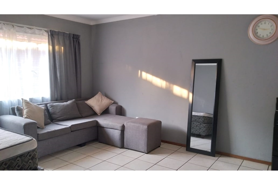 1 Bedroom Property for Sale in Lotus Gardens Gauteng