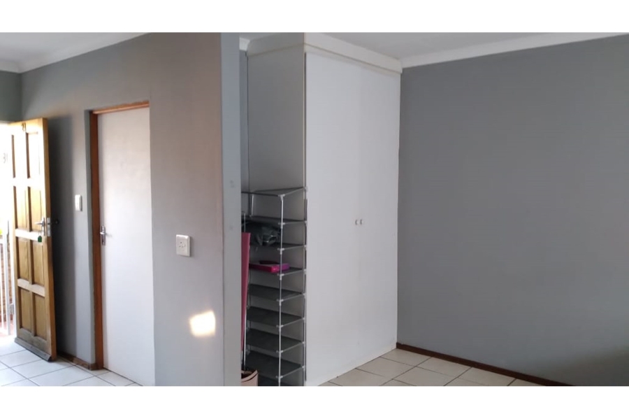 1 Bedroom Property for Sale in Lotus Gardens Gauteng