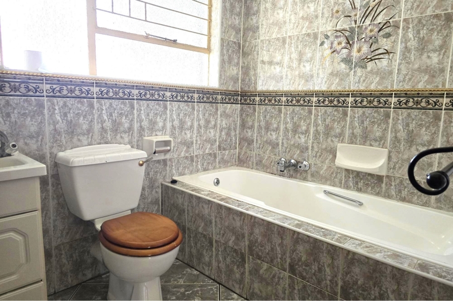 3 Bedroom Property for Sale in Glen Marais Gauteng