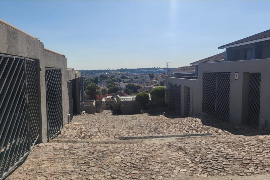 3 Bedroom Property for Sale in Ridgeway Gauteng