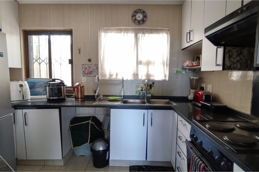 3 Bedroom Property for Sale in Ridgeway Gauteng