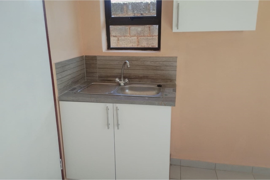 To Let 1 Bedroom Property for Rent in Protea Glen Gauteng