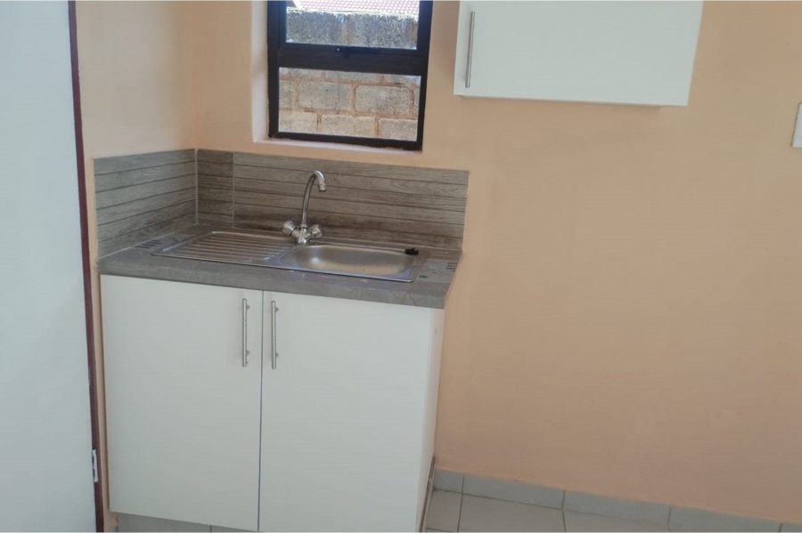 To Let 1 Bedroom Property for Rent in Protea Glen Gauteng