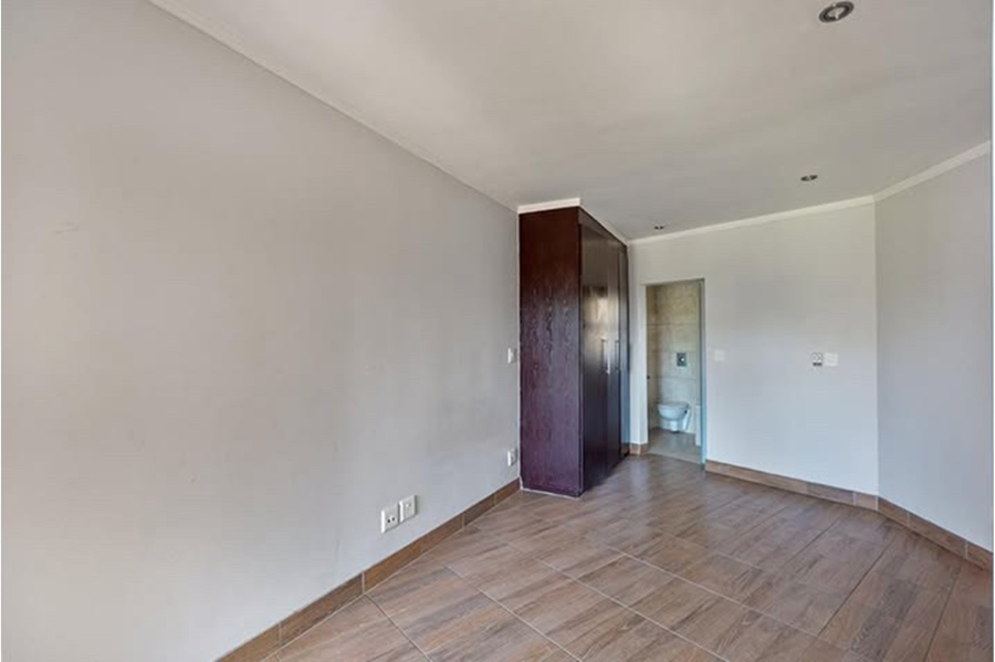 1 Bedroom Property for Sale in Sandhurst Gauteng