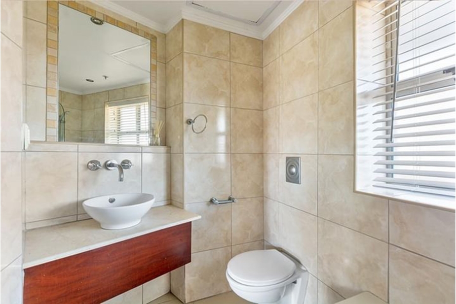 1 Bedroom Property for Sale in Sandhurst Gauteng