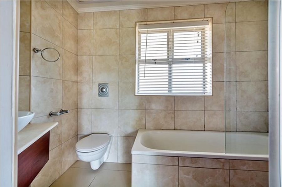 1 Bedroom Property for Sale in Sandhurst Gauteng