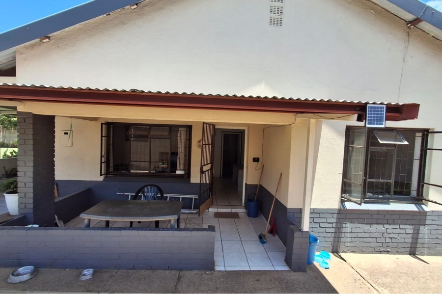 4 Bedroom Property for Sale in Vanderbijlpark Cw 6 Gauteng