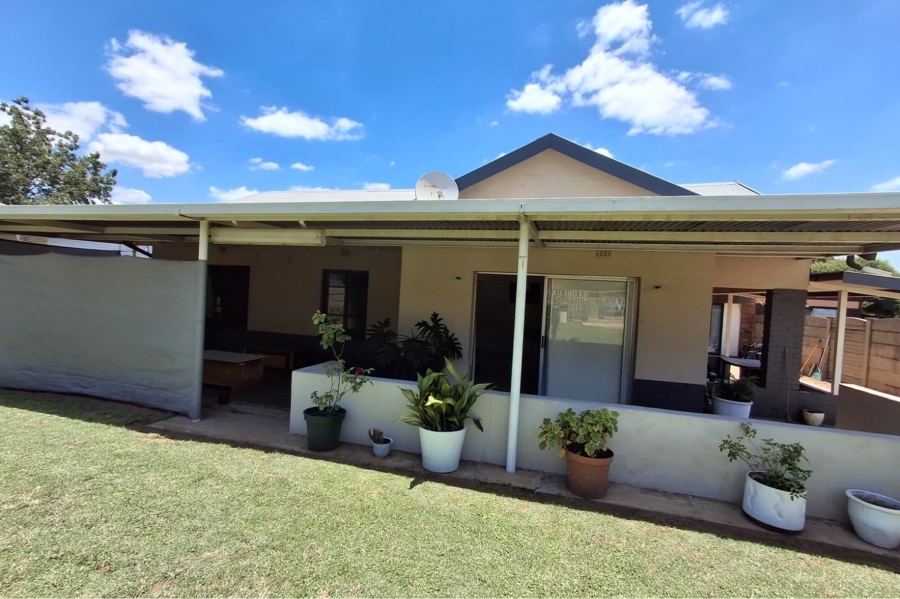 4 Bedroom Property for Sale in Vanderbijlpark Cw 6 Gauteng