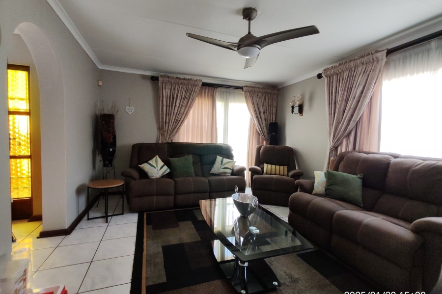 3 Bedroom Property for Sale in Falcon Ridge Gauteng