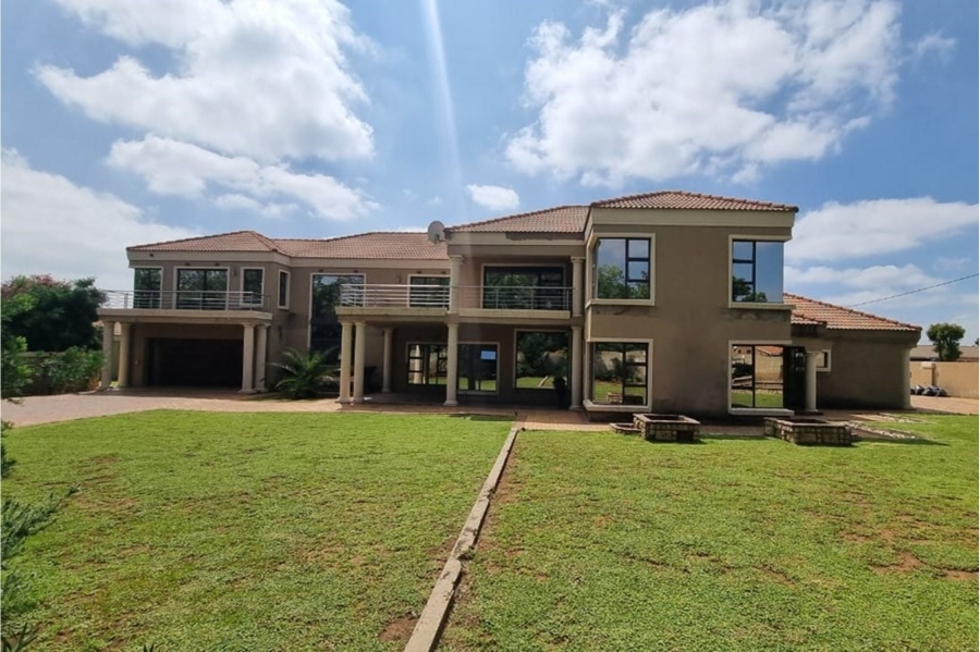 8 Bedroom Property for Sale in Dunnottar Gauteng