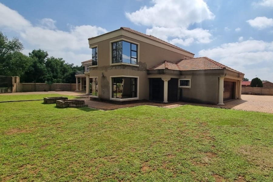 8 Bedroom Property for Sale in Dunnottar Gauteng