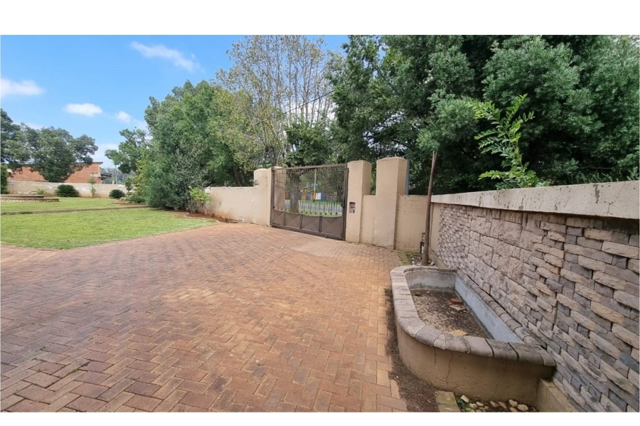 8 Bedroom Property for Sale in Dunnottar Gauteng