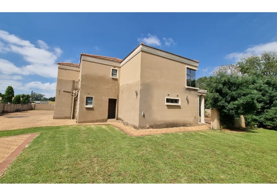 8 Bedroom Property for Sale in Dunnottar Gauteng