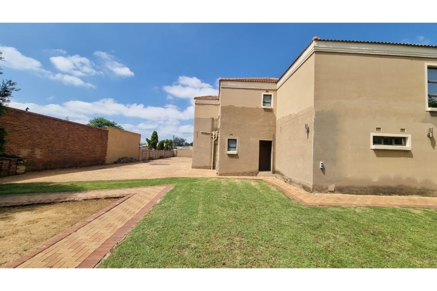 8 Bedroom Property for Sale in Dunnottar Gauteng