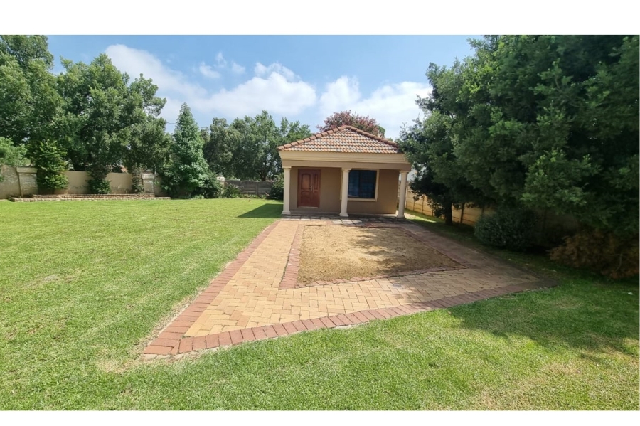 8 Bedroom Property for Sale in Dunnottar Gauteng