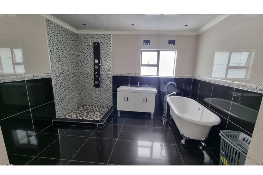 8 Bedroom Property for Sale in Dunnottar Gauteng