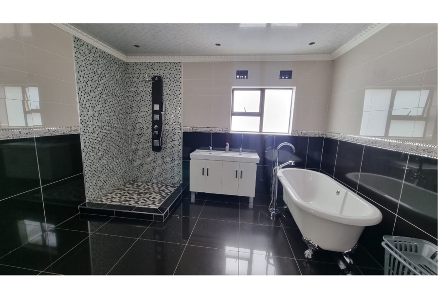 8 Bedroom Property for Sale in Dunnottar Gauteng