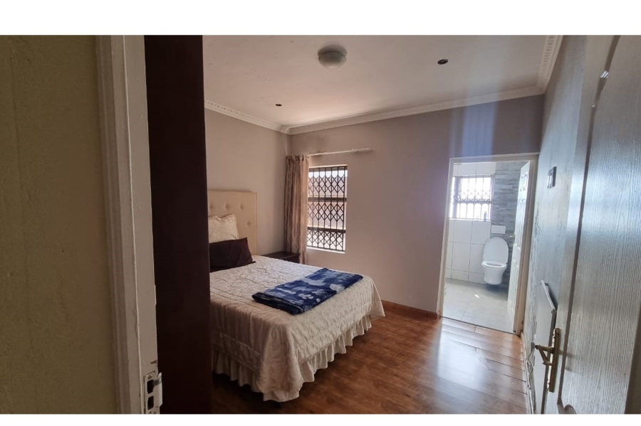 8 Bedroom Property for Sale in Dunnottar Gauteng