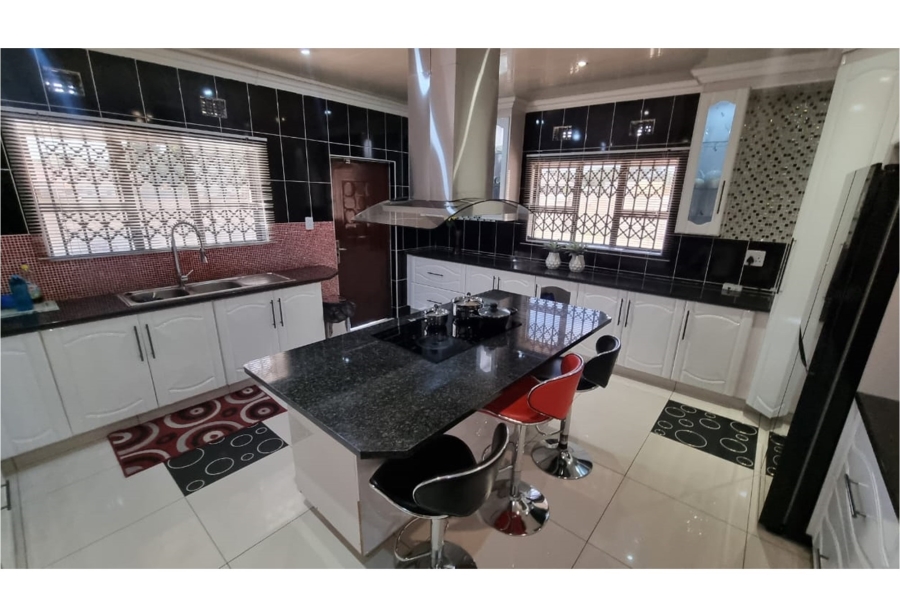 8 Bedroom Property for Sale in Dunnottar Gauteng