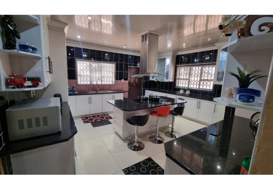 8 Bedroom Property for Sale in Dunnottar Gauteng