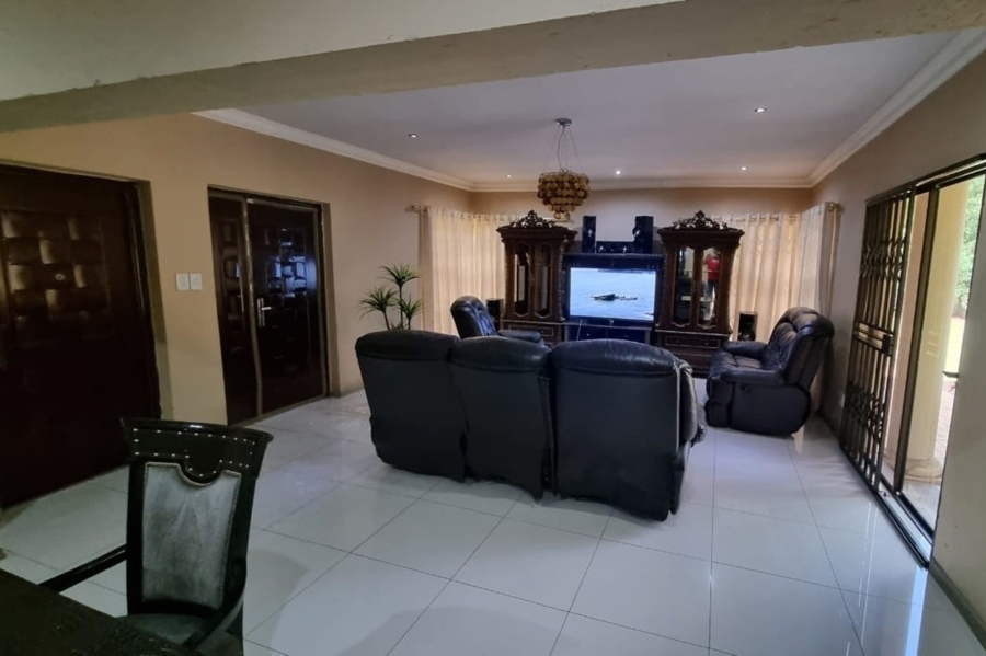 8 Bedroom Property for Sale in Dunnottar Gauteng