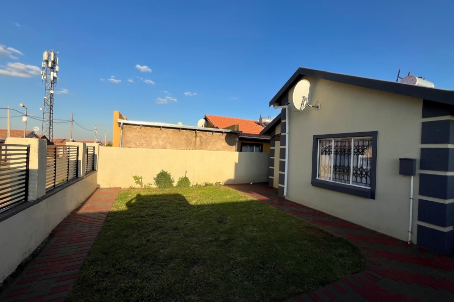 2 Bedroom Property for Sale in Buhle Park Gauteng