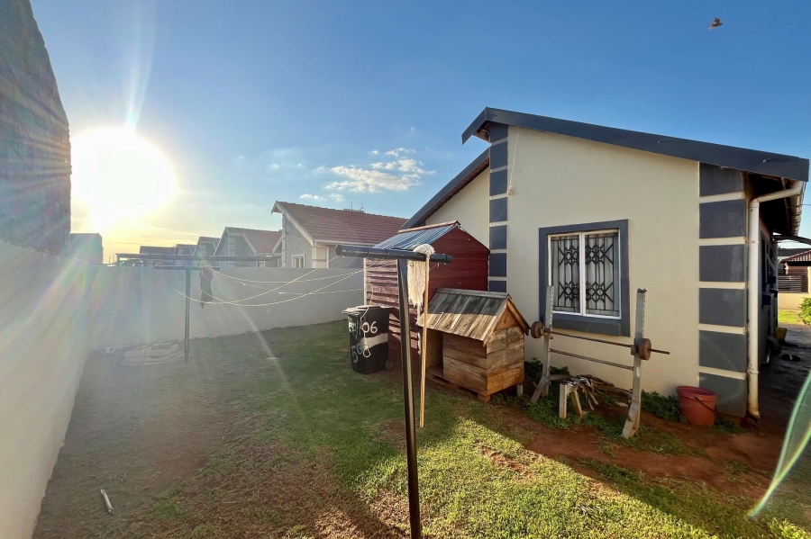 2 Bedroom Property for Sale in Buhle Park Gauteng