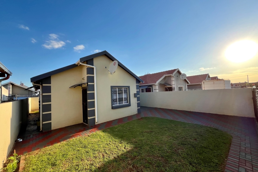 2 Bedroom Property for Sale in Buhle Park Gauteng