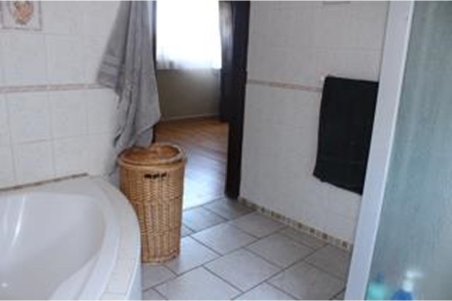 4 Bedroom Property for Sale in Roodekrans Gauteng