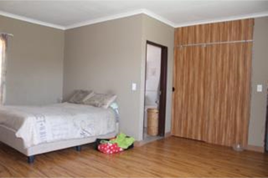 4 Bedroom Property for Sale in Roodekrans Gauteng