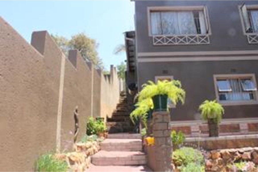 4 Bedroom Property for Sale in Roodekrans Gauteng