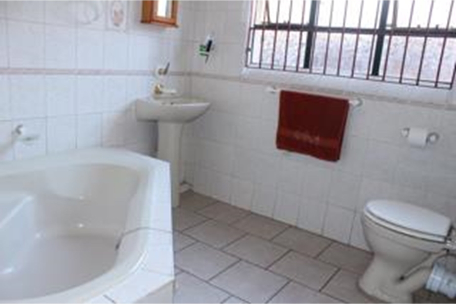 4 Bedroom Property for Sale in Roodekrans Gauteng