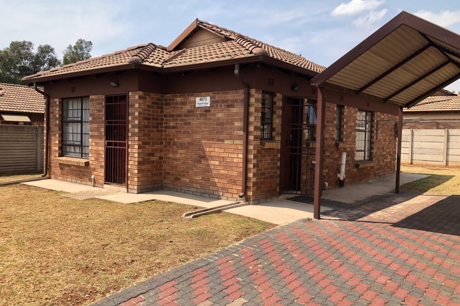 3 Bedroom Property for Sale in Clayville Gauteng