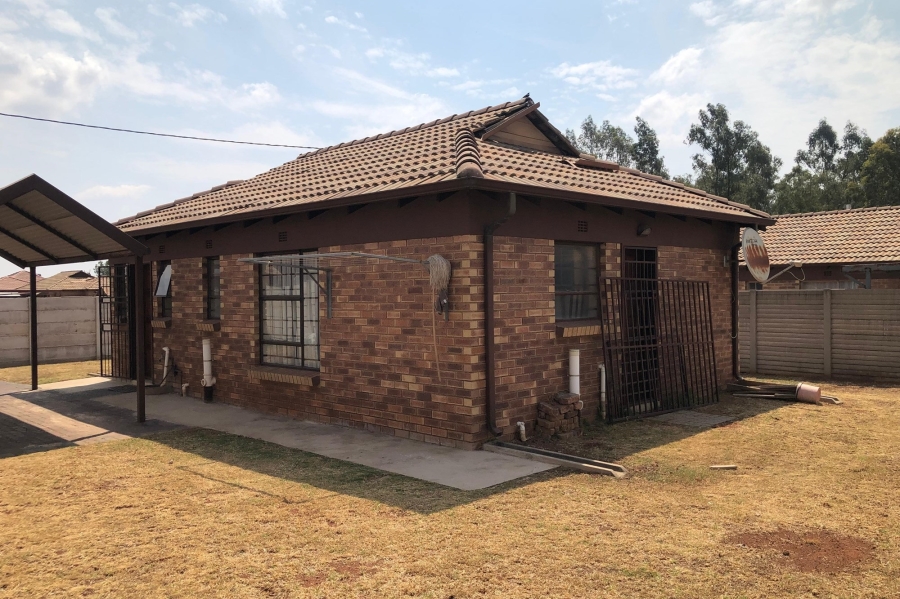 3 Bedroom Property for Sale in Clayville Gauteng